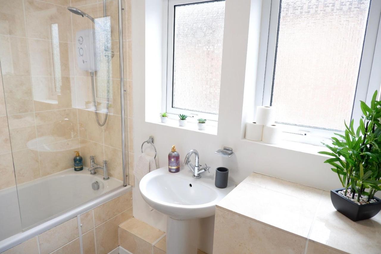 Comfortable And Cozy 4-Bedroom House Near The Hospital Cambridge  Ngoại thất bức ảnh