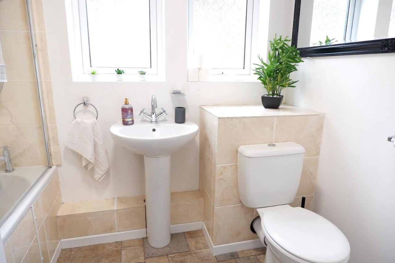 Comfortable And Cozy 4-Bedroom House Near The Hospital Cambridge  Ngoại thất bức ảnh