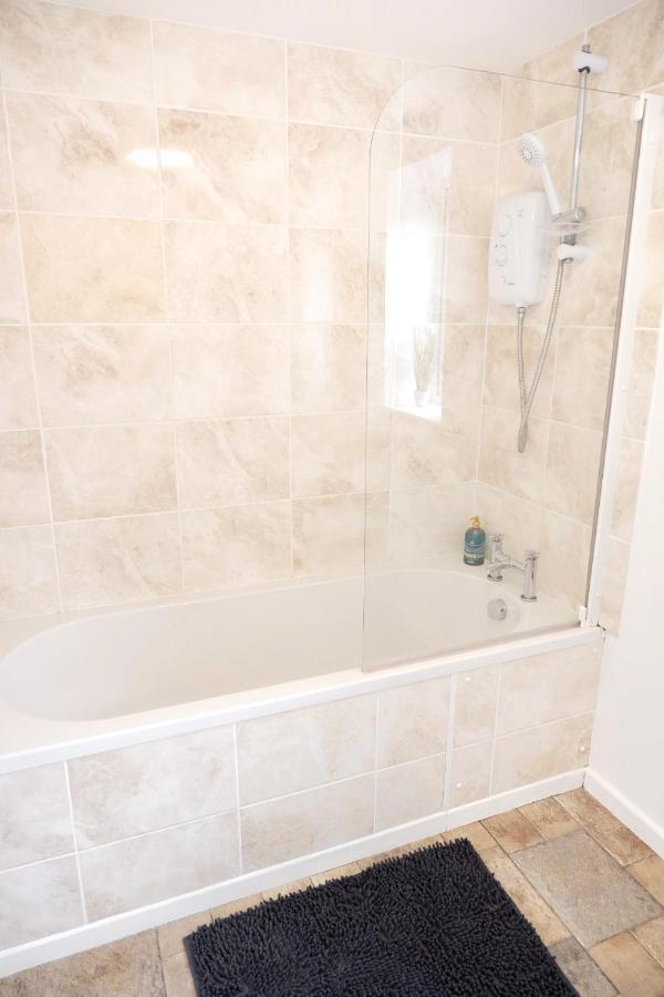 Comfortable And Cozy 4-Bedroom House Near The Hospital Cambridge  Ngoại thất bức ảnh